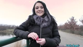 Orosz tini kisasszony pénzért kúrel