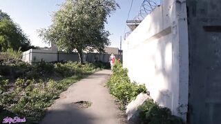 Tini kiscsaj lovagolja a pasi faszát
