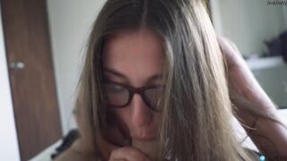 Hatalmas tőgyes barátnő amatőr házi pornó videója
