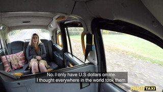 Fiatal tini nőci a taxis seggét nyalja