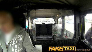 FakeTaxi - a pici lopós fekete bige megbánja amit tett