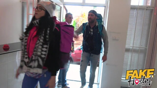 Fake Hostel - Latin Amerikai spiné a pasija előtt szexel