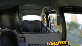 FakeTaxi - leszbikus lányok egymást cidázzák