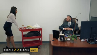 Brazzers - Ella Knox az óriás cicis spanyol csajszi