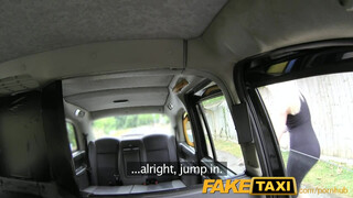 FakeTaxi - isteni testű világos szőke bige szeret szexelni