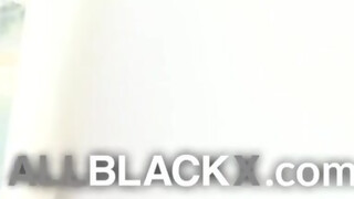 AllBlackX - Lala Ivey a hatalmas keblű tini