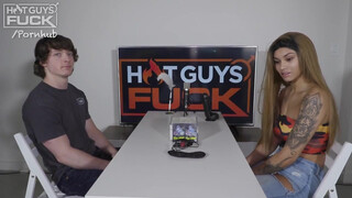 Latin Amerikai tini lány és a sportos manus - Hot Guys Fuck