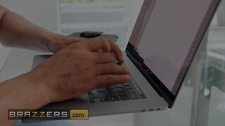 Brazzers - Ebony Mystique szereti a hatalmas néger kárót