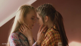 UltraFilms - Nancy Ace és Leah Maus leszopják egymást