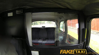 FakeTaxi - Felborotvált fejű punk hölgyemény meghágva