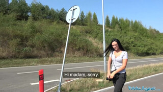 Méretes csöcsű tini kiscsaj pénzért baszik - Public Agent