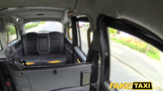 Fake Taxi - Méretes picsájú latina milf popsiba kúrva