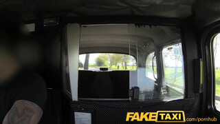 FakeTaxi - ártatlan kicsike tini bige és a vastag kuki