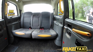 Fake Taxi - Csöcsös kiscsaj szexel a hátsó ülésen