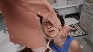 Brazzers - Lily Lou fenekébe betolják a csoki kolbászt
