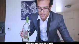 Teens Love anal - izgató lány felkínálja a picsáját