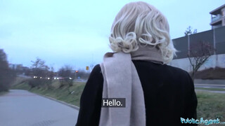 Public Agent - világos szőke csoki nőci és a vastag hímvessző