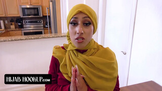 Hijab Hookup - Jógázó arab hölgyemény megdöngetve