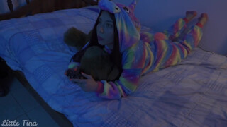 Gamer latina picsa hátsó bejáratba dugva
