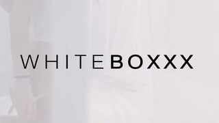 WhiteBoxxx - fullos világos szőke kisasszony reggel akar szexelni