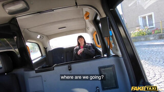 Fake Taxi - Tetovált olasz hölgyemény megkefélve