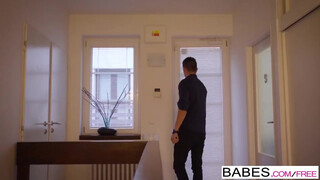 Babes - Paula Shy a hatalmas mellű nőci