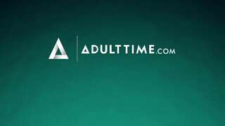21 SEXTURY - Sata Jones a méretes didkós tini csaj