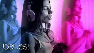 Babes - Baby Nicols teljesen felizgult