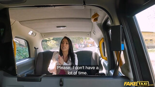 Fake Taxi - Megan Fiore a bombázó hatalmas csöcsű csaj