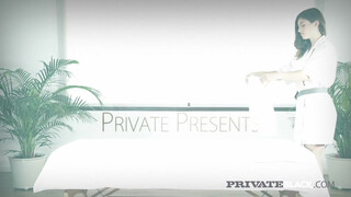 PrivateBlack - Julia Rocka a izgató masszőr csajszi