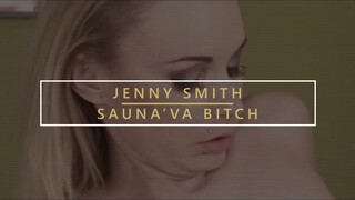 Jenny Smith a világos szőke méretes didkós milf lovagol a faszon