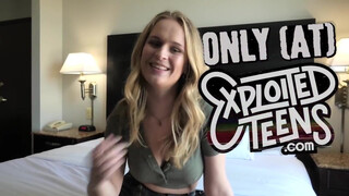 Karla Kush a hatalmas cickós fiatal spiné