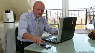 Gyuribácsi imádja a fiatal sunát