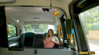 Fake Taxi - Agatha Shay a cuki 18 éves kisasszony