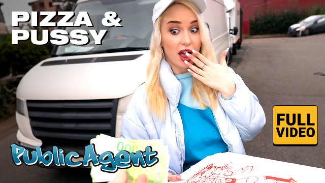 Pizzás hölgyemény krémes meglepetéssel és szakadt farmerrel