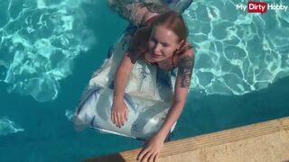 Emma wolf a tüzes bige aki a medencében közösül vadul