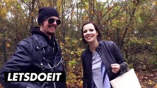 Méretes tőgyes néger hajú német lány felvétel a hatalmas kombiban vad baszásra