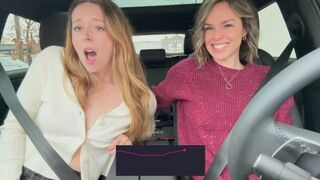 Nadia Foxx és Serenity Cox autós leszbi dugás a lusta faszokkal
