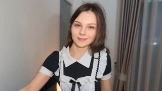 Csinos szobalányt alaposan megbasszák takarítás után és összelövik az arcát