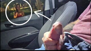 Mutattam a faszomat egy bombázó ismeretlen nőnek a buszmegállóban nyilvánosan!