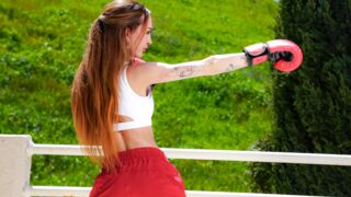 Méretes seggű Boxing Bajnok kap különleges jutalmat a Mylf edzőjétől