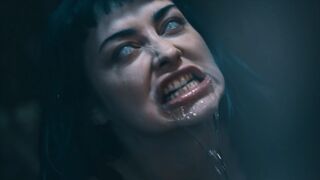 Bombázó Kék Hajú Punk Kisasszony Átváltozása - Jewelz Blu a Parasited Csatornán Vadul Mag Numb-bal